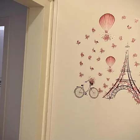 One Step In Paris Front Station 5pers Апартаменты *